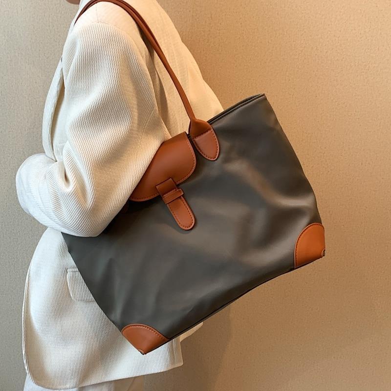 Dames tote bag - ruime handtas voor dagelijks gebruik, gemaakt van duurzame materialen met een elegant ontwerp