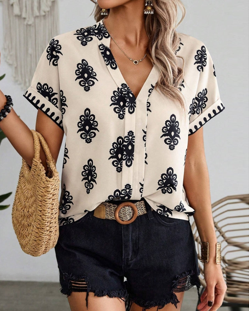 Elegante blouse met korte mouwen en V-hals met print