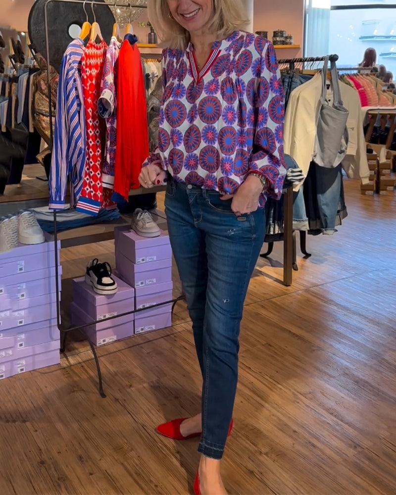 Elegante blouse met V-hals en geometrische print