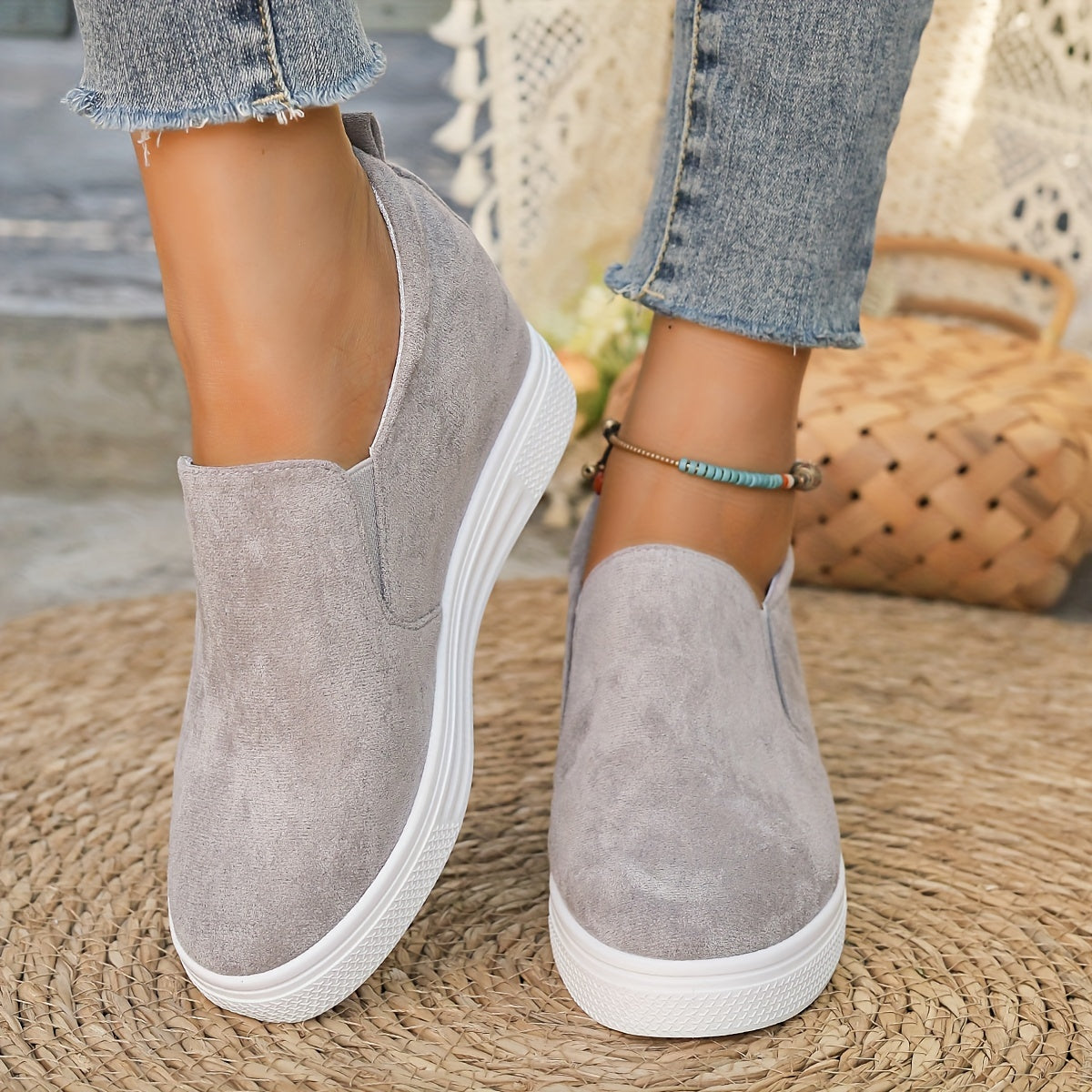 Slip-on suede sneakers - casual dames sneakers met wedge zool
