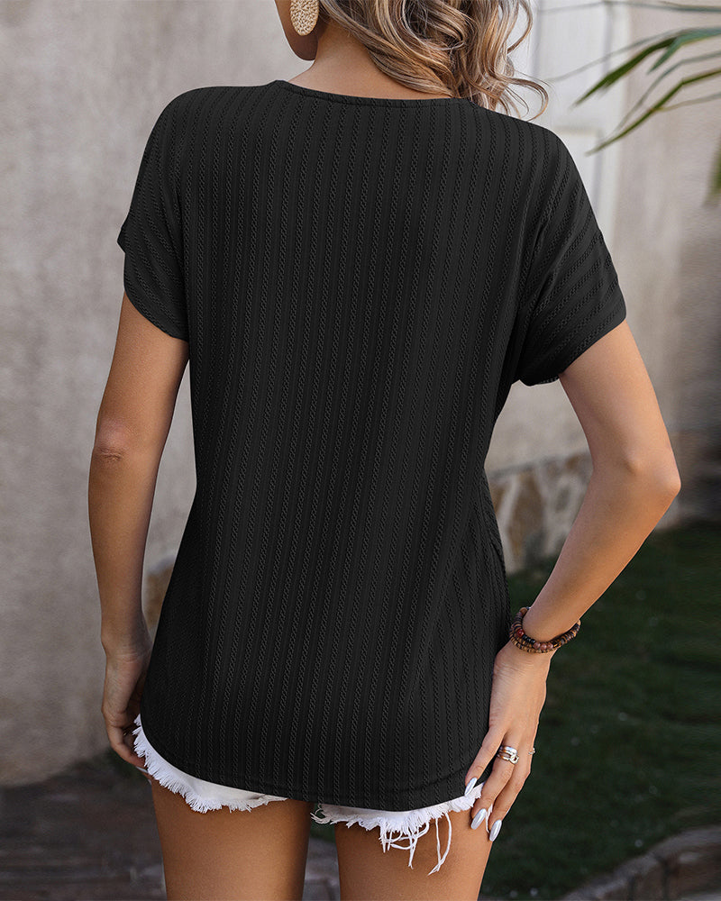 Top met V-hals en ketting