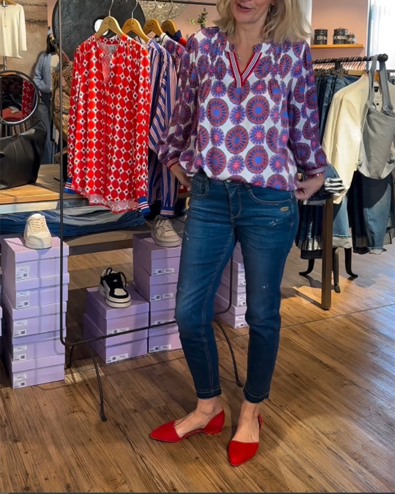 Elegante blouse met V-hals en geometrische print