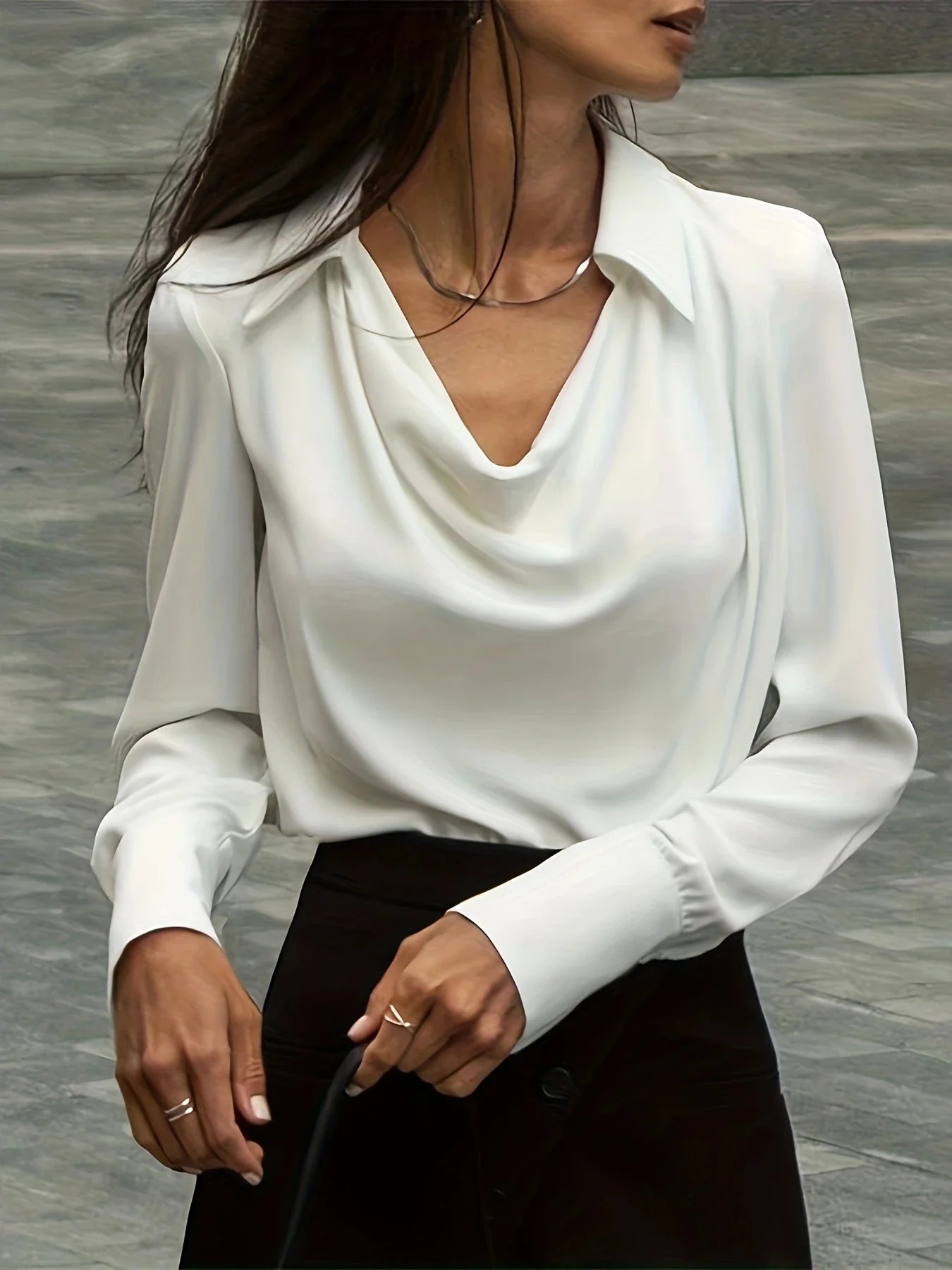 Elegante witte blouse met watervalhals