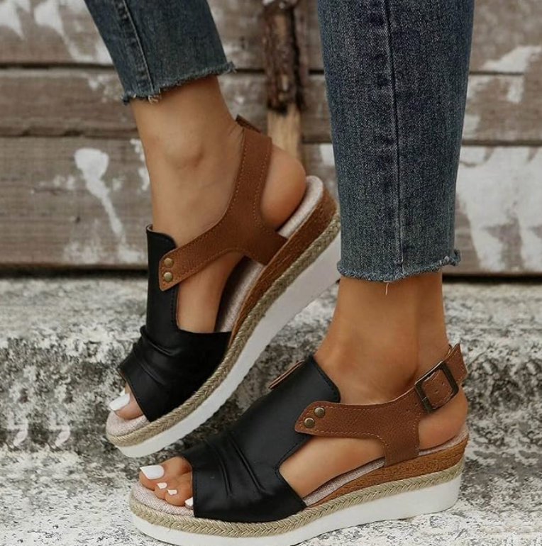 Zwarte en bruine sleehaksandalen