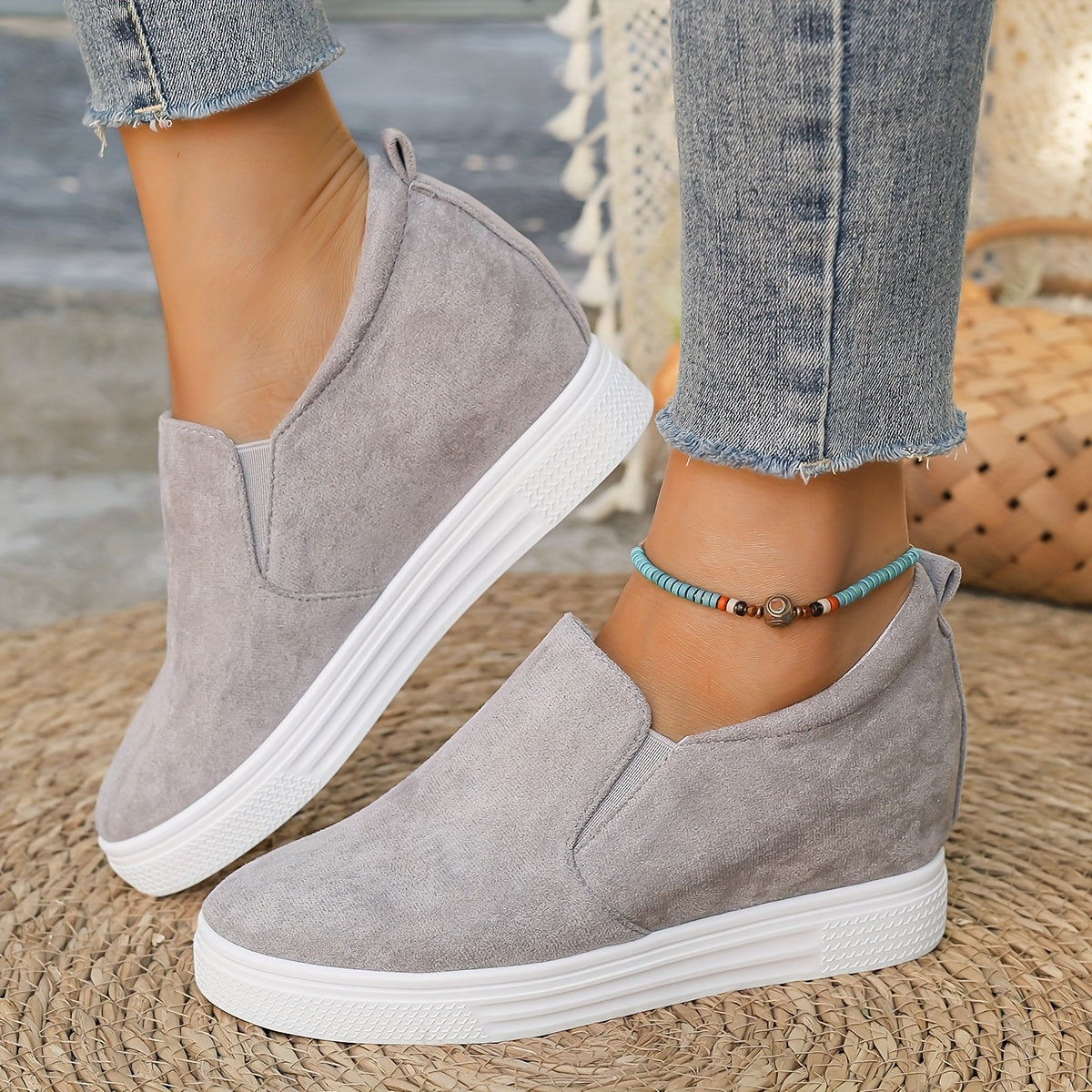Slip-on suede sneakers - casual dames sneakers met wedge zool