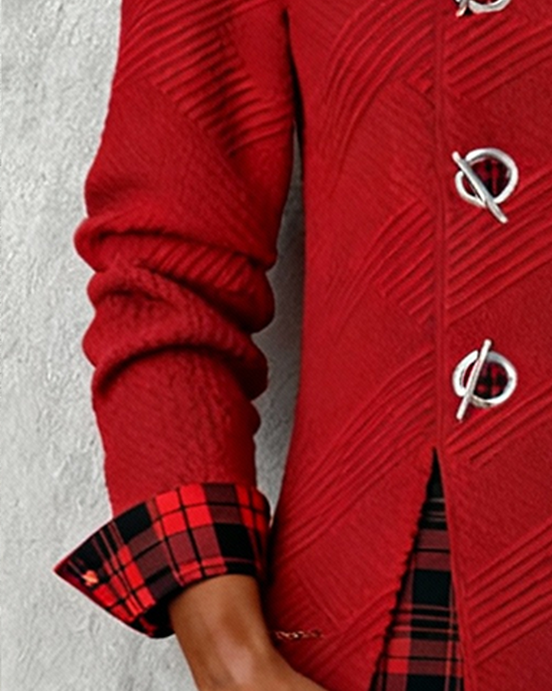 Een Stijlvolle Blouse Met Geruit Patchworkpatroon